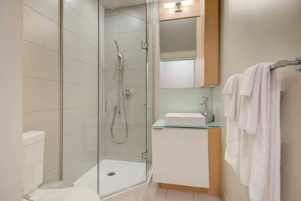 Metropolis Loft - Cn Tower Apartment Торонто Екстериор снимка